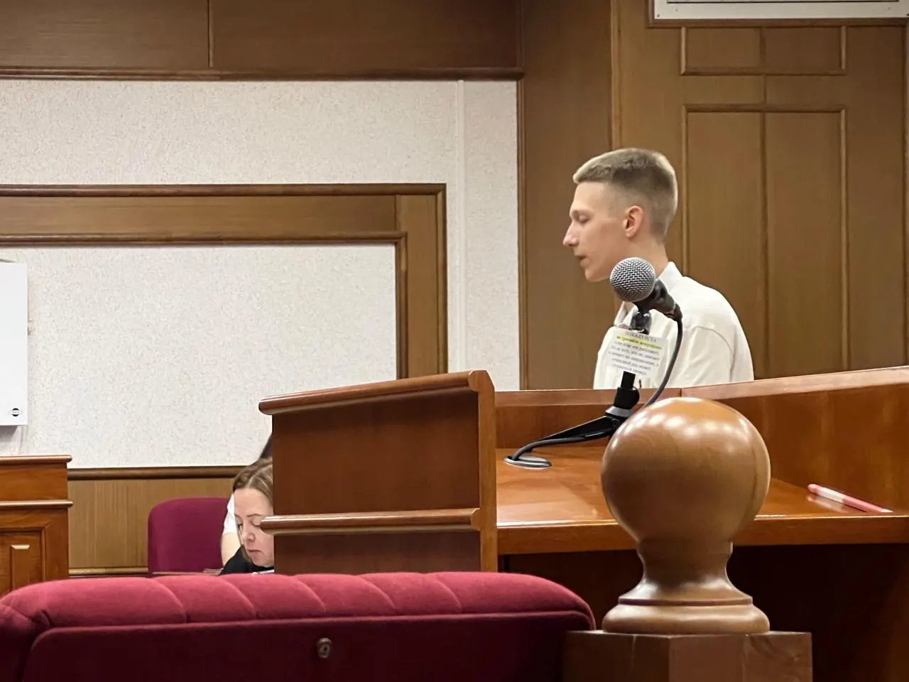 В Свердловском областном суде прошли прения по делу 19‑летнего Станислава Кайгородова. Прокурор просит четыре года принудительных работ и 43 года запрета на администрирование сайтов по обвинениям в реабилитации нацизма и публичном неуважении к дням воинской славы.