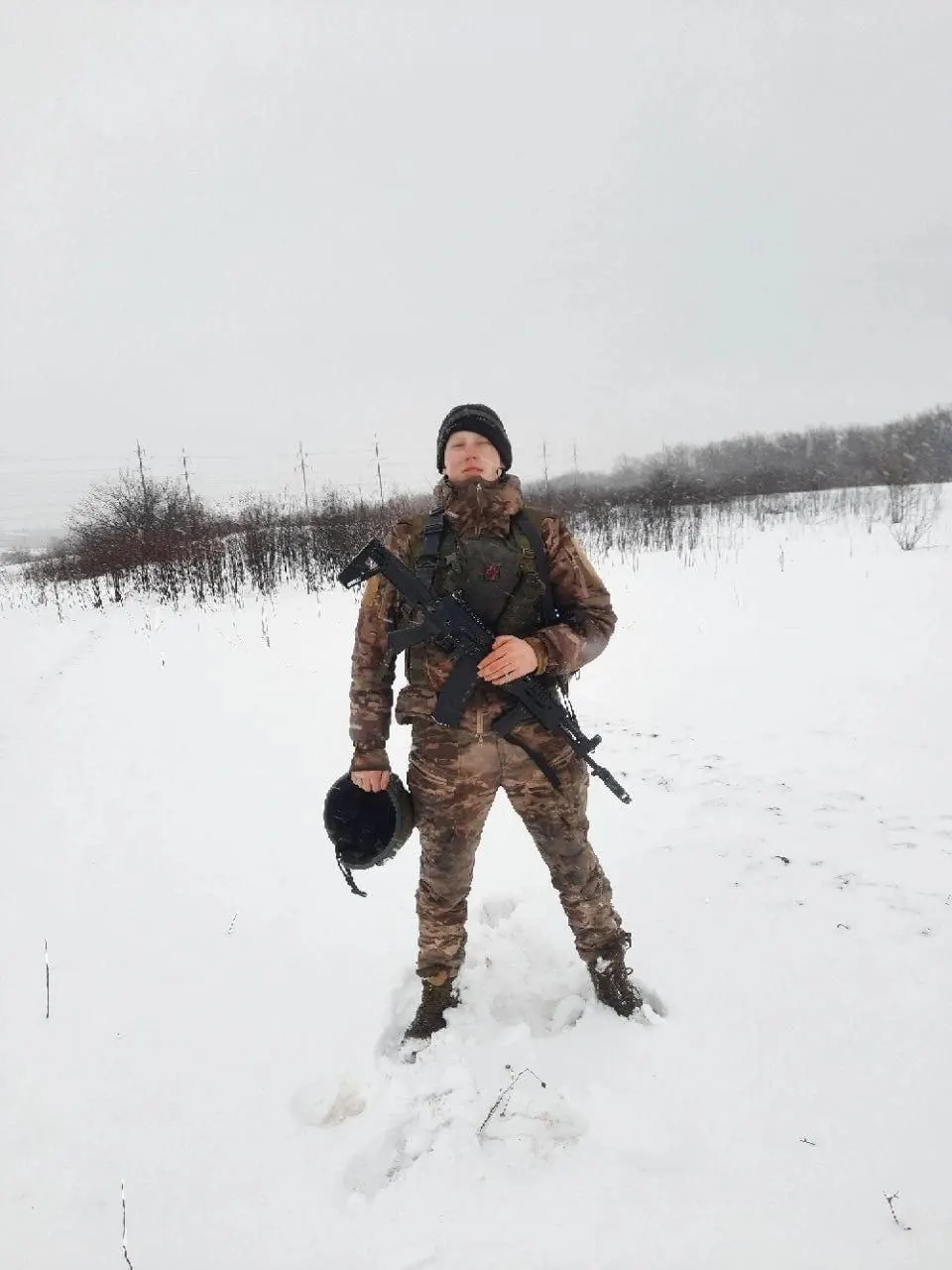 Молодой мужчина добровольно подписал контракт и отправился на специальную военную операцию; спустя более года тело доставили домой — прощание состоится 15 мая.