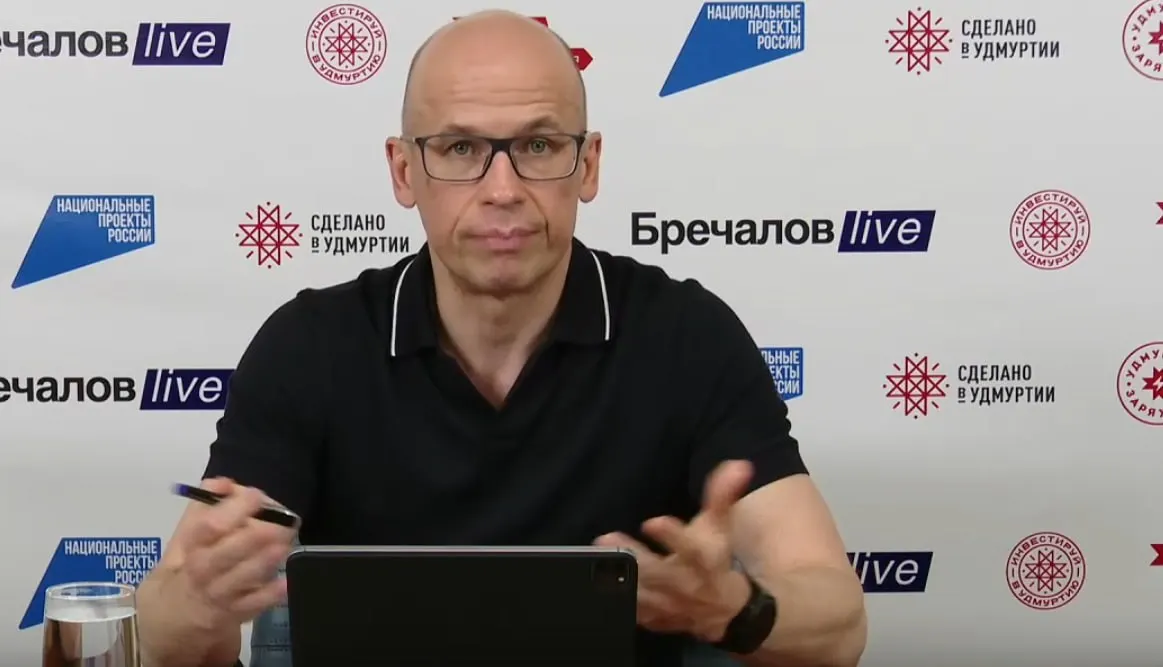 Глава Удмуртии признал, что работы на федеральной трассе оставлены недоделанными. Росавтодор расторгает контракт, новый подрядчик должен приступить к устранению критических дефектов до конца сезона.