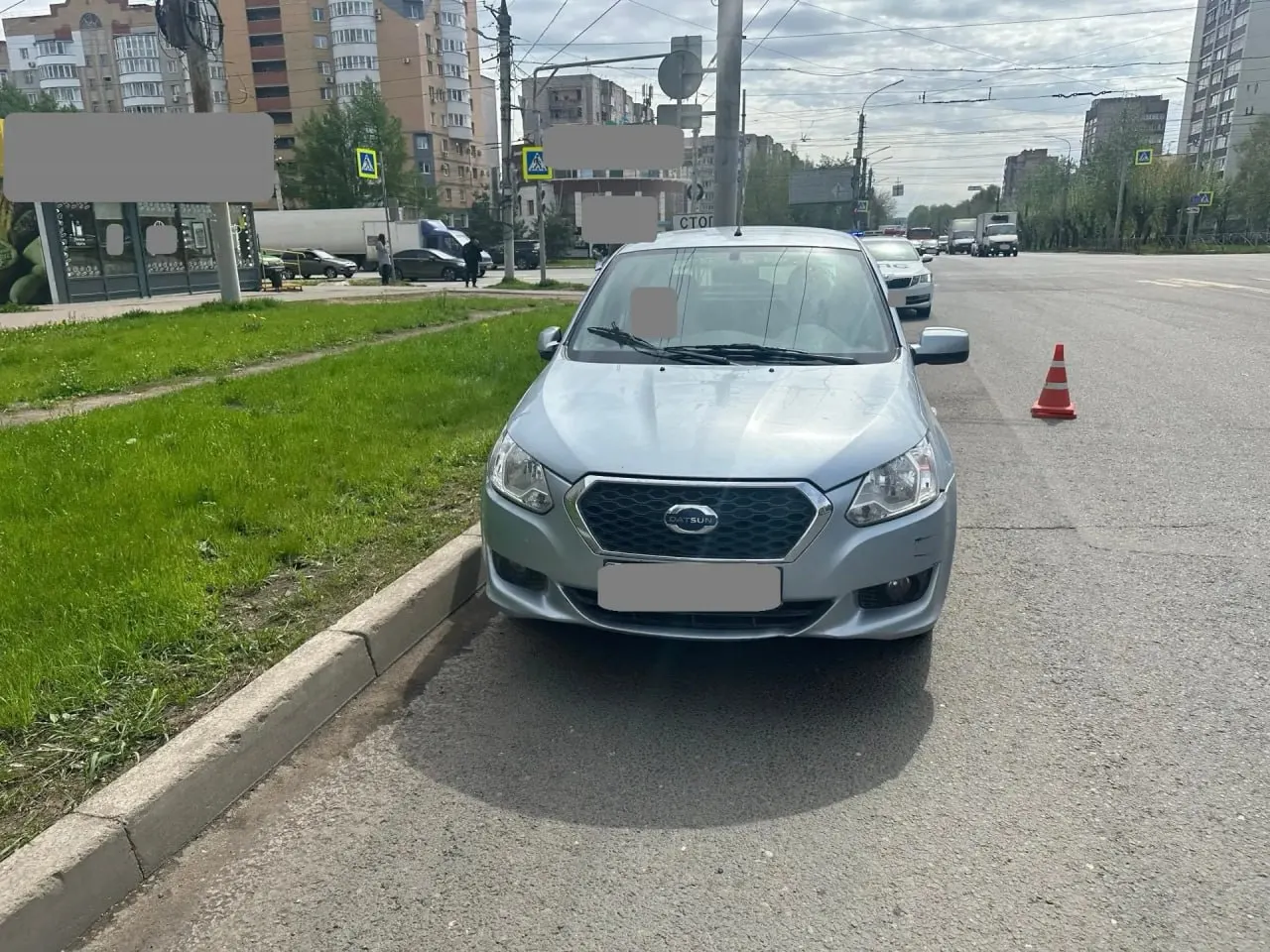 Днем 14 мая водитель «Датсун» наехал на двух пешеходов — женщинам 44 и 46 лет; обе получили травмы.