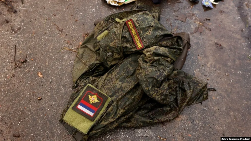 Анализ некрологов, фотографий кладбищ и открытых реестров позволил подтвердить имена 223 539 погибших; оценки общих потерь России варьируются и могут достигать сотен тысяч.