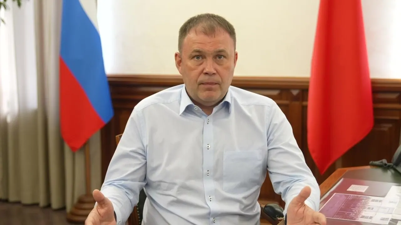 Илья Середюк ответил на обращения кузбассовцев о возвращении тепла: массового включения отопления не будет до устойчивого потепления, он также раскритиковал работу глав городов.