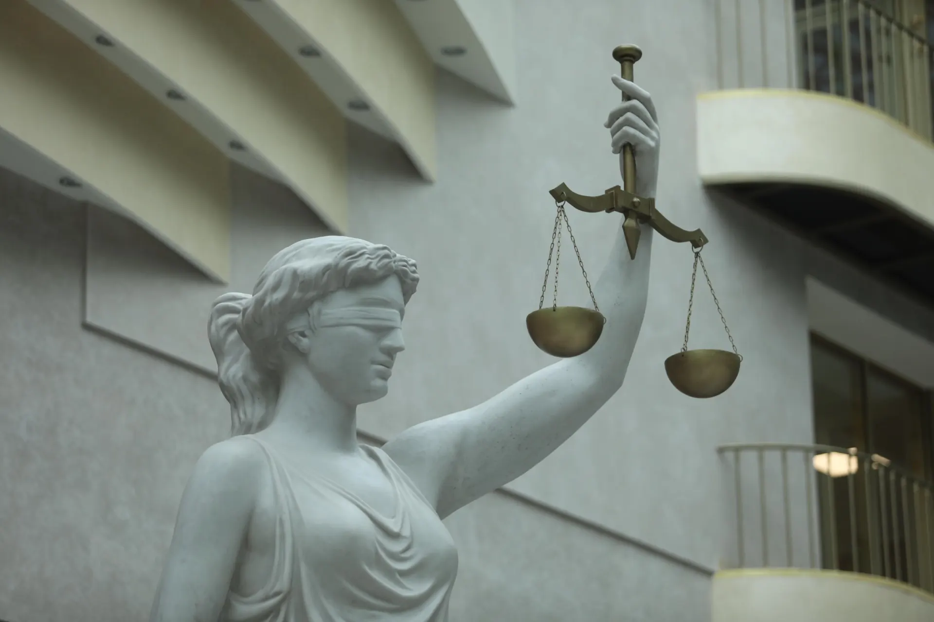 По версии следствия, мужчина совершил разбойное нападение ради денег на спиртное, скрывался, но позднее был задержан в Оренбурге.