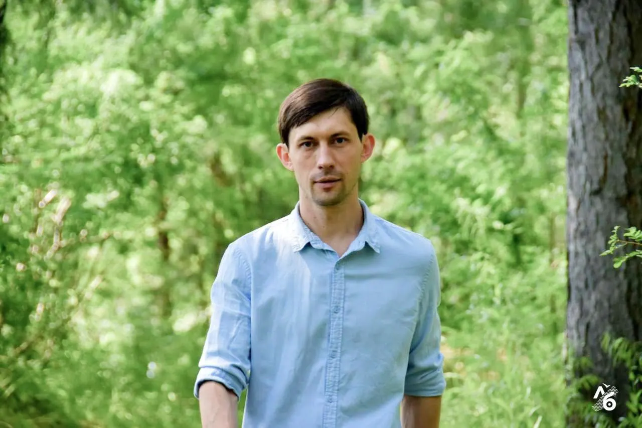 Григория Грибенко, которого должны были освободить сегодня в 18:00, вместо этого вывезли из спецприемника. Правозащитник сообщает, что местонахождение политика неизвестно.