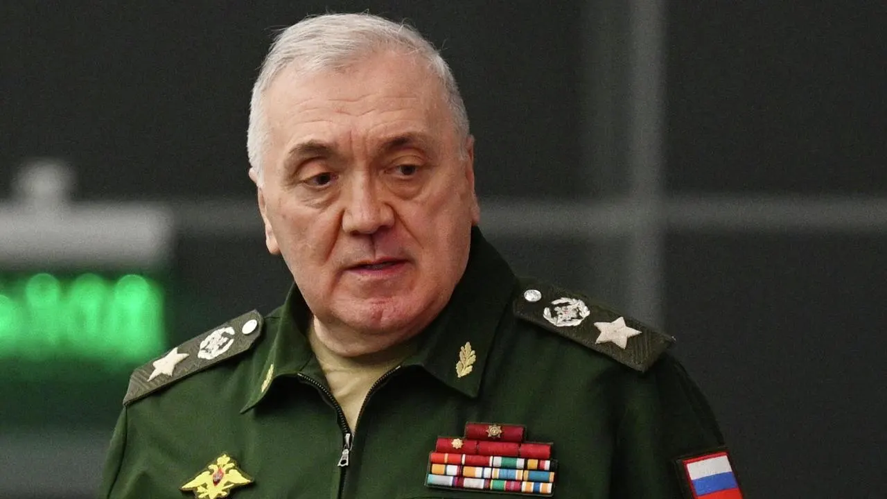 Суд постановил обратить в доход государства недвижимость и денежные средства семьи бывшего первого заместителя министра обороны на сумму около 5,5 млрд руб.; дело рассматривали в закрытом режиме из‑за сведений, связанных с гособоронзаказом.