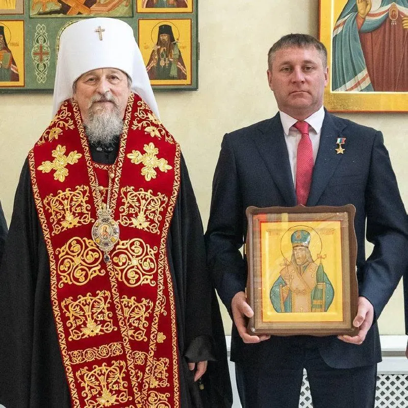 Митрополит Белгородский и Старооскольский Иоанн обратился к врио губернатора Александру Шуваеву с просьбой сохранять человеческое достоинство и пообещал ему поддержку.