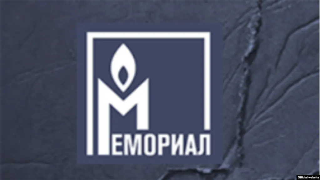 Городская администрация признала демонтаж таблички незаконным, но заявила, что её не будут возвращать: текст, по мнению властей, «не соответствует критериям объективности, нейтральности и исторической точности». Установка мемориала была связана с организацией, признанной экстремистской.