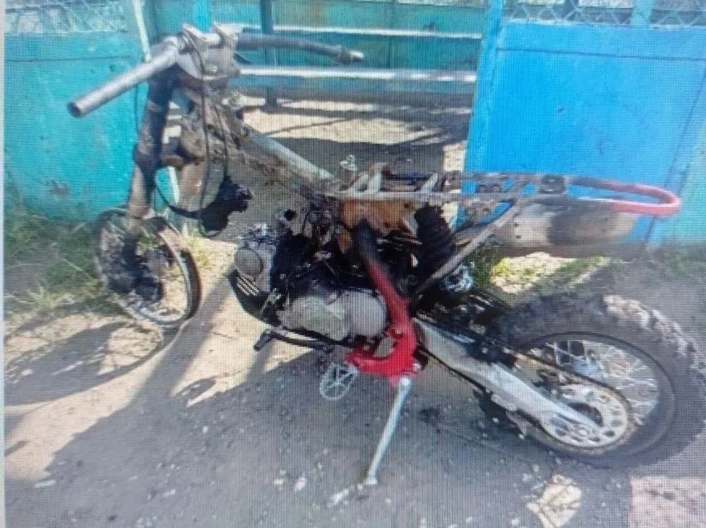 Двое детей доставлены в больницу после падений с мопедов в двух авариях; в отношении матери одного из пострадавших составлен административный протокол.