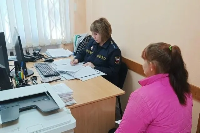 Жительница Сибири погасила задолженность по алиментам в миллион рублей после торгов, где у неё продали вещи; теперь она намерена восстановить родительские права.