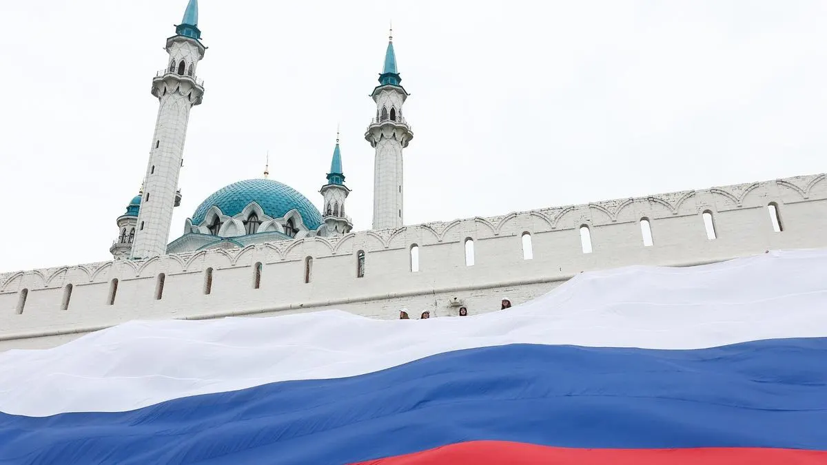Парламент 26 мая обсудит поправки в КоАП, вводящие составы «преступлений против интересов РФ» и обеспечительные меры в виде ареста имущества граждан, покинувших страну с 2022 года. Инициатива исходила от Госсовета Татарстана.