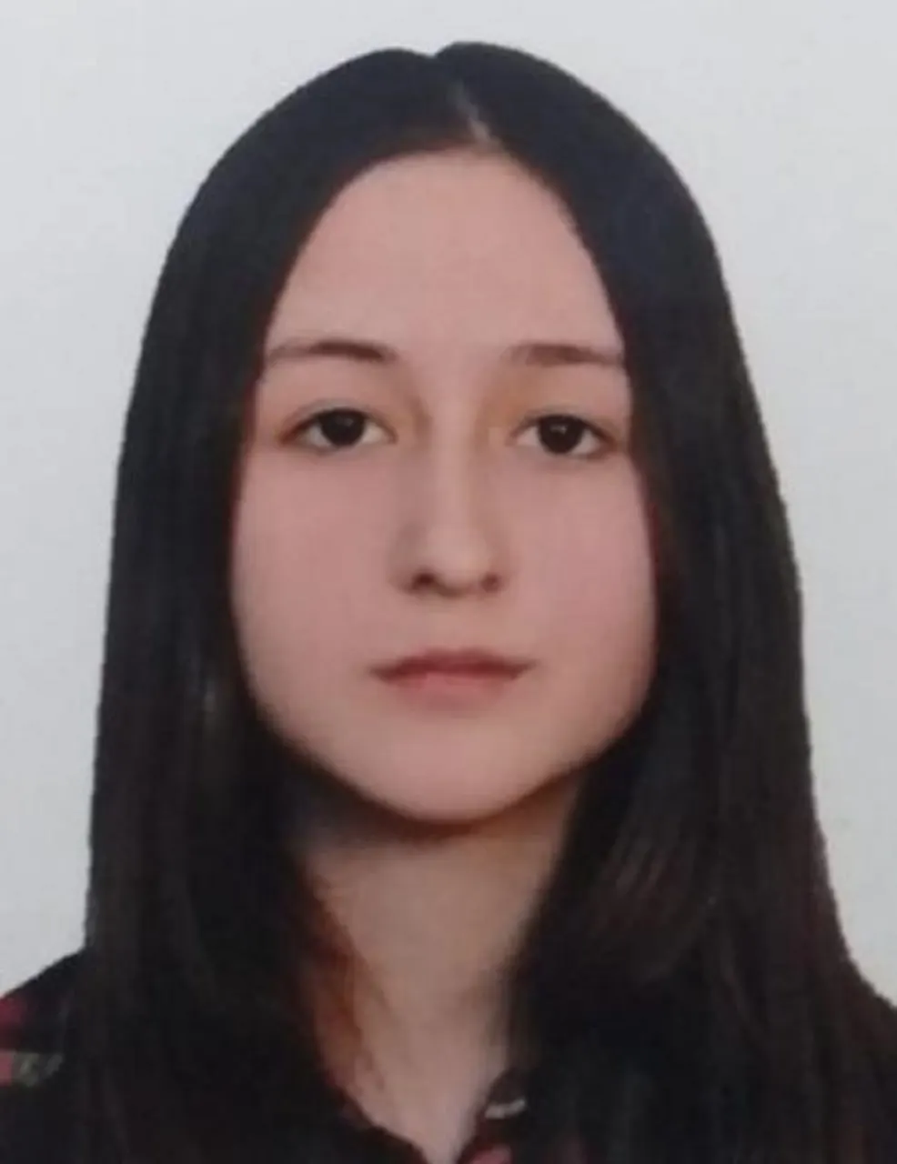 Макка Агаева ушла из дома в поселке Степной (Ленинский район) около 2:00 ночи и не выходит на связь более месяца. Родственники просят помощи в поисках; опубликованы приметы.