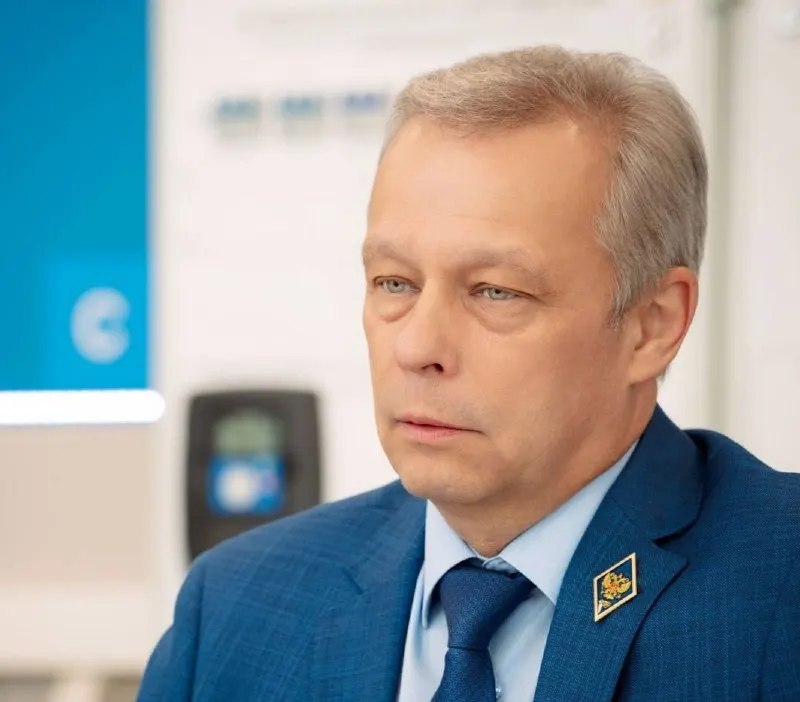 По данным Минобрнауки за 2025 год, ректор ЧГУ им. Ульянова Андрей Александров в среднем получает 486 тыс. руб. в месяц — один из самых высоких показателей в Поволжье. При нём университет оказался вовлечён в скандал с вербовкой студентов.