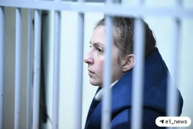 Родные утверждают, что к Екатерине Меньшиковой применяют дисциплинарные меры — изъятие бумаг и требования объяснений. Жених сообщает, что её уже перевели в другой отряд.