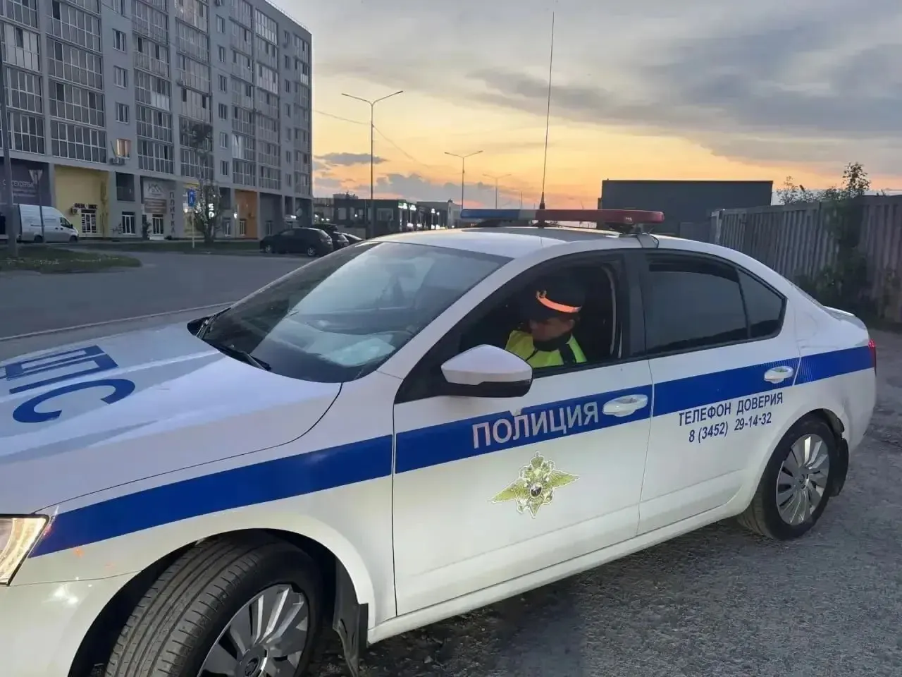 Подросток купил автомобиль на собственные средства и вместе с друзьями катался по району. Его привлекли к ответственности за вождение без прав и за отсутствие регистрации, машину эвакуировали. Мать при этом заявила, что не знала о приобретении автомобиля.