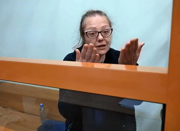 Во 2-м Западном окружном военном суде прошли прения по делу Александры Житенко: прокуратура утверждает, что она вербовала воспитанников кадетского корпуса в признанную экстремистской организацию и просит для неё 20 лет колонии и штраф в 1 млн рублей.