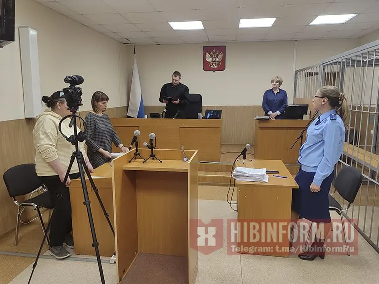 Городской суд Апатитов полностью удовлетворил гражданский иск семьи пострадавшей в ДТП 2020 года: с обвиняемой взыскали расходы на лечение и задолженность, а также обязали ежемесячные выплаты в размере прожиточного минимума. Решение пока не вступило в силу.
