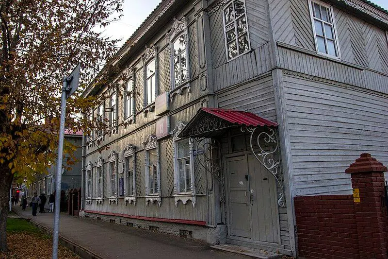 В Уфе за несколько дней фактически уничтожили два объекта конца XIX века, официально признанных памятниками. Владельцы говорят о реставрации, жители и градозащитники — о варварском обращении с наследием.