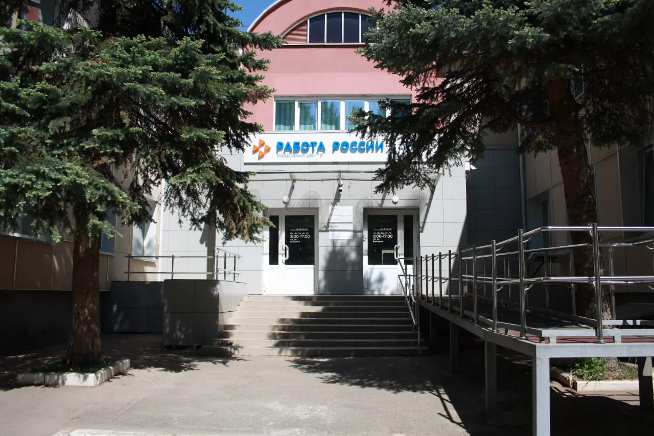 В республике трудоустроили 118 участников «СВО» и 80 их родственников. Для ветеранов организованы профориентация, обучение, психологическая поддержка и меры господдержки — в том числе субсидирование рабочих мест для людей с инвалидностью.