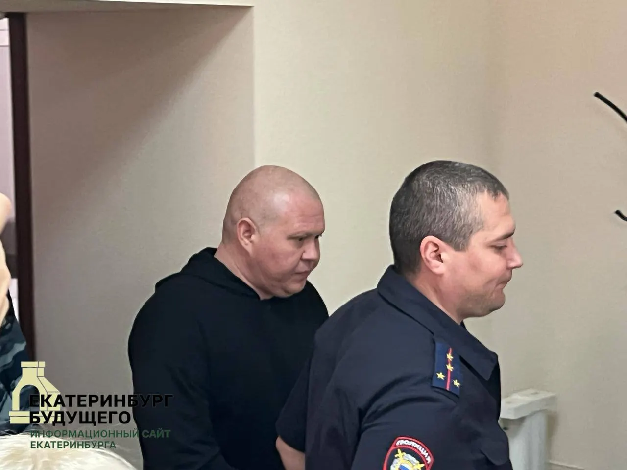 Кировский районный суд назначил бывшему полицейскому 4,5 года по делу о взятке и превышении полномочий; с учётом неотбытых сроков общий срок составил 7,5 лет. Его также лишили звания полковника.