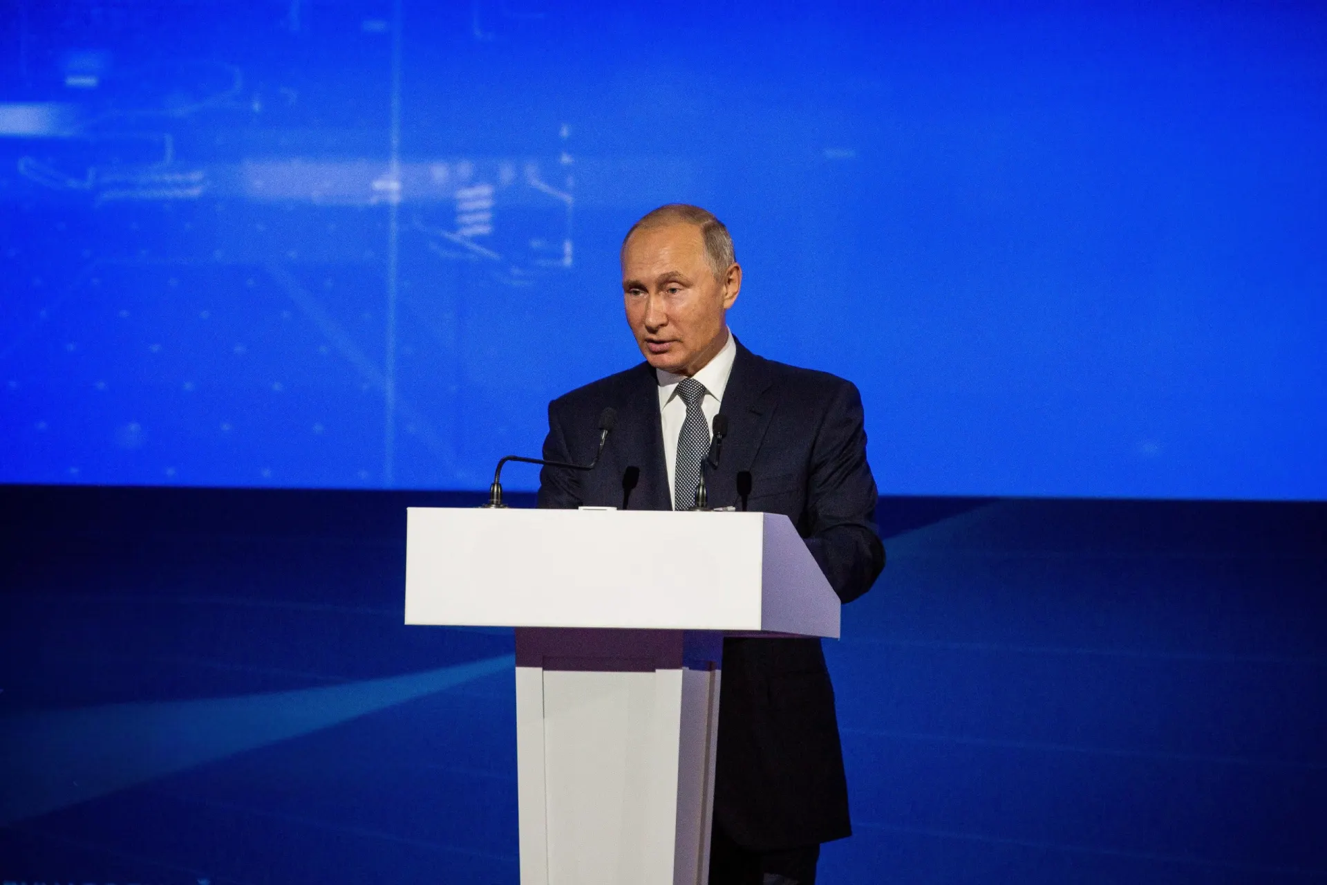 На Евразийском экономическом форуме президент заявил, что искусственный интеллект способен вытеснить значительную часть рабочих мест. Глава государства находится с государственным визитом в Казахстане.