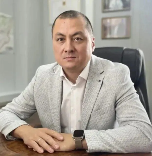 Правительство региона официально назначило Андрея Лима главой службы ветеринарии. В резюме — ветеринарное образование и многолетний опыт руководящей работы в регионах Сибири.