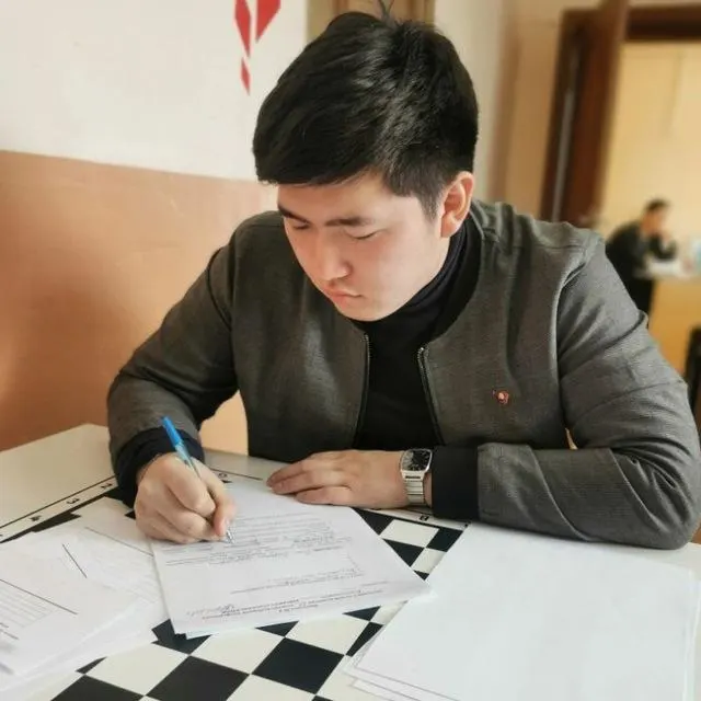 Суд в Улан-Удэ 4 мая оштрафовал члена КПРФ Виталия Бадмаева на 10 тыс. рублей по статье о нарушении порядка проведения митинга — по делу о встрече с руководителем регионального отделения партии 27 декабря. Ранее по тому же событию ему уже выписывали два штрафа.
