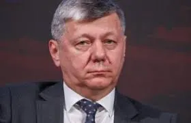 Депутат предложил учитывать длительность брака родителей при распределении жилья, льготной ипотеке и приёме в вузы; по его словам, это способ поощрить семьи с долгими зарегистрированными браками, при этом существующие льготы для других семей сохранятся.