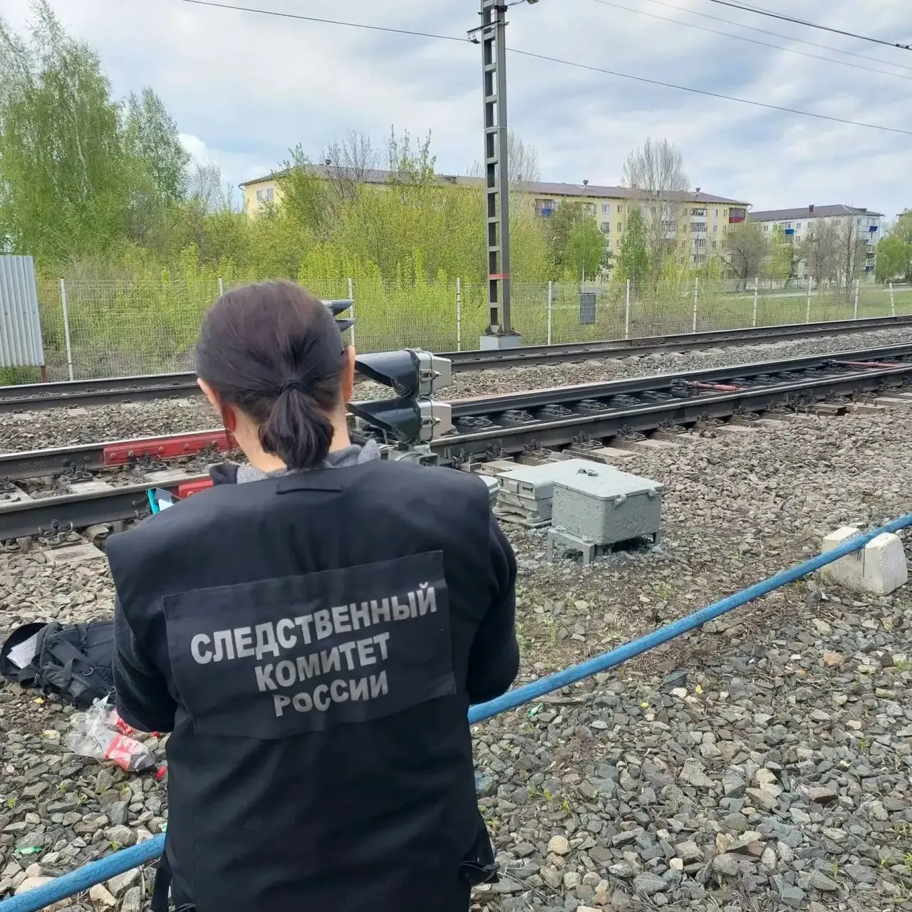 Днём 2 мая 2026 года на станции «Стахановская» пригородный скоростной электропоезд травмировал ребёнка 2014 года рождения. Пострадавшего госпитализировали, начата доследственная проверка по факту нарушения правил безопасности на железнодорожном транспорте.