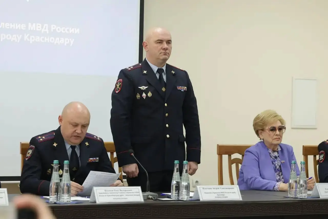 Ранее руководивший ОМВД по Анапе Андрей Платонов стал главой управления полиции Краснодара; в приоритете — оперативный ответ на обращения граждан, взаимодействие с муниципалитетом и обеспечение безопасности жителей.