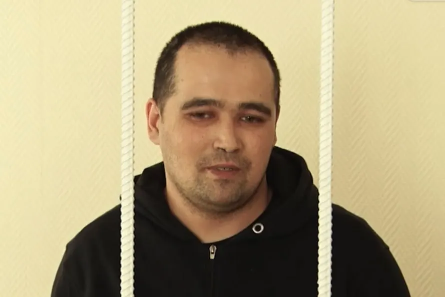Мотовилихинский районный суд Перми заменил 31‑летнему Вилляму Муталлапову реальный срок на ограничение свободы: ближайшие девять месяцев он проведёт под надзором. Правозащитники отмечают рост случаев смягчения наказаний для участников протестов.
