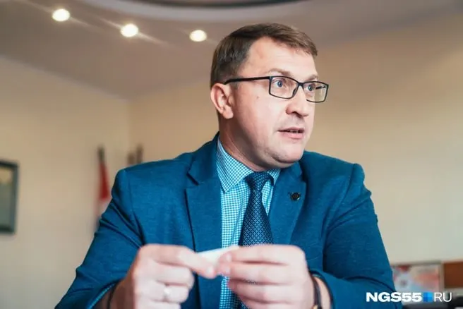 Ректор Иван Кротт в 2025 году получал в среднем 494,6 тыс. руб. в месяц; зарплаты заместителей варьировались от 25,5 тыс. до 378 тыс., главный бухгалтер — 302 тыс.