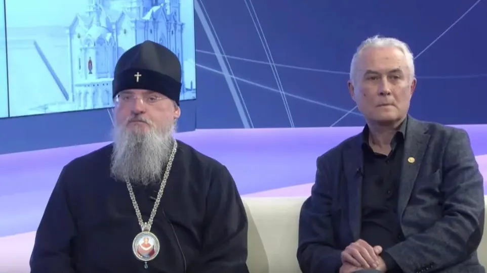 Митрополит и главный архитектор заявляют, что строительство собора на Стрелке не отменят — проект отправлен на доработку из‑за замечаний, но работа над ним продолжается.