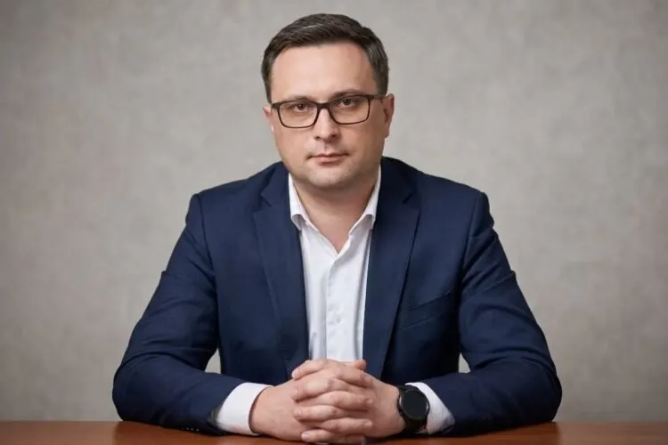 Отказ Минприроды по проекту высотного отеля — важная победа, но без официального регламента новые строительные инициативы будут регулярно вызывать конфликты. Нужен документ с конкретными ограничениями по этажности, свету и экологическим коридорам.