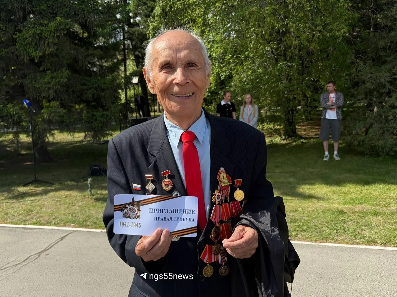 Александр Хабаргин, 89 лет, участник событий, связанных со сбитым под Свердловском американским самолётом 1960 года, поделился воспоминаниями и рассказал о творческой деятельности.