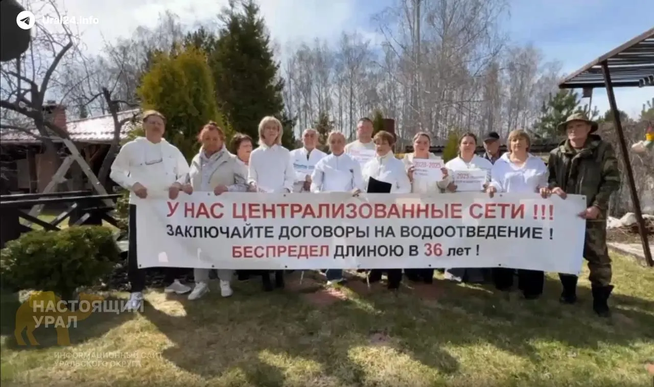 В Рощине сточные воды годами сбрасывали на землю возле памятника природы «Ужовский бор». Власти отказались строить очистные сооружения и признали существующие сети самовольными, требуя от жителей 279 домов установить септики за свой счёт.