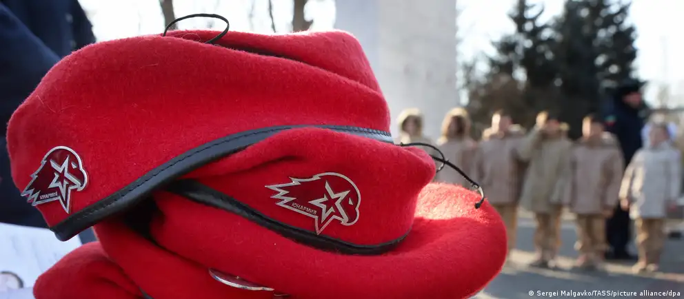 Эмигрантские педагоги, психологи и общественные деятели обсуждали в Страсбурге, что происходит с российскими детьми и подростками в условиях милитаризации школ и ужесточающегося контроля, и какие шаги могут помочь сохранить у молодёжи критическое мышление и внутреннюю свободу.