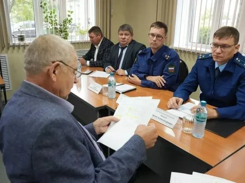 СК завершил расследование: бывший главный инженер водоканала обвиняется в превышении полномочий. По версии следствия, жители села переплатили за транспортировку стоков — общая сумма ущерба превысила 1,5 млн рублей, ущерб уже возмещён.