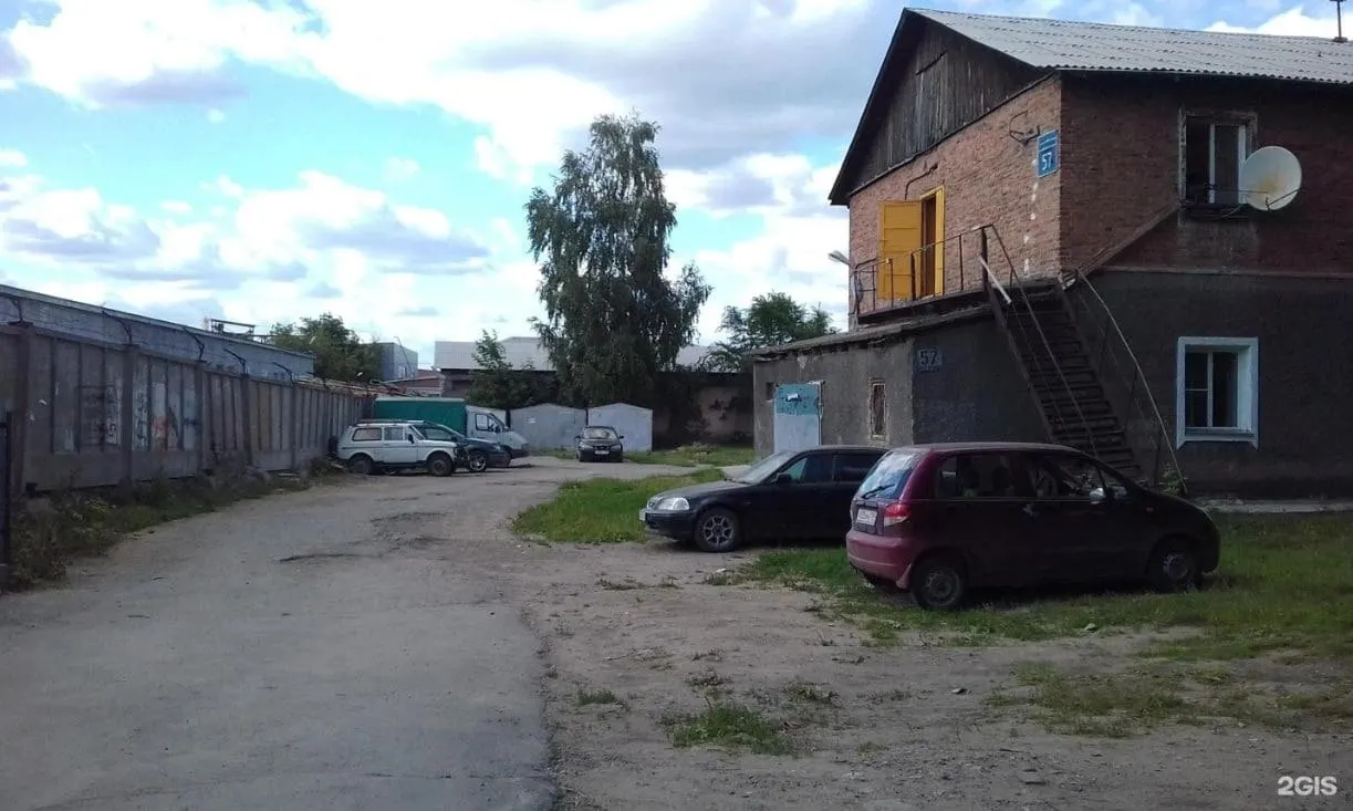 Власти выкупят участок и здание на 2‑й Школьной, 57 — дом признали аварийным в 2022 году. Собственникам предложат выкуп и компенсации за 32 комнаты площадью от 11,3 до 30,1 м².