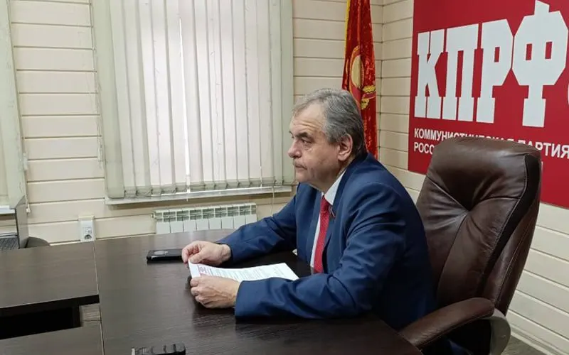 Депутат Госдумы от Новосибирской области Ренат Сулейманов предупредил, что продолжение спецоперации угрожает стабильности экономики, требует скорейшего завершения и перераспределения бюджетных расходов.