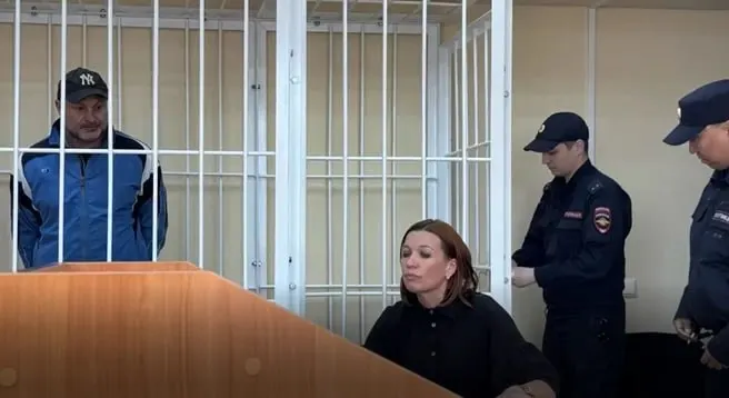 Мужчину из Новосибирска обвиняют по статье «Хулиганство» за инцидент с подростками. Суд поместил его под домашний арест на время следствия.