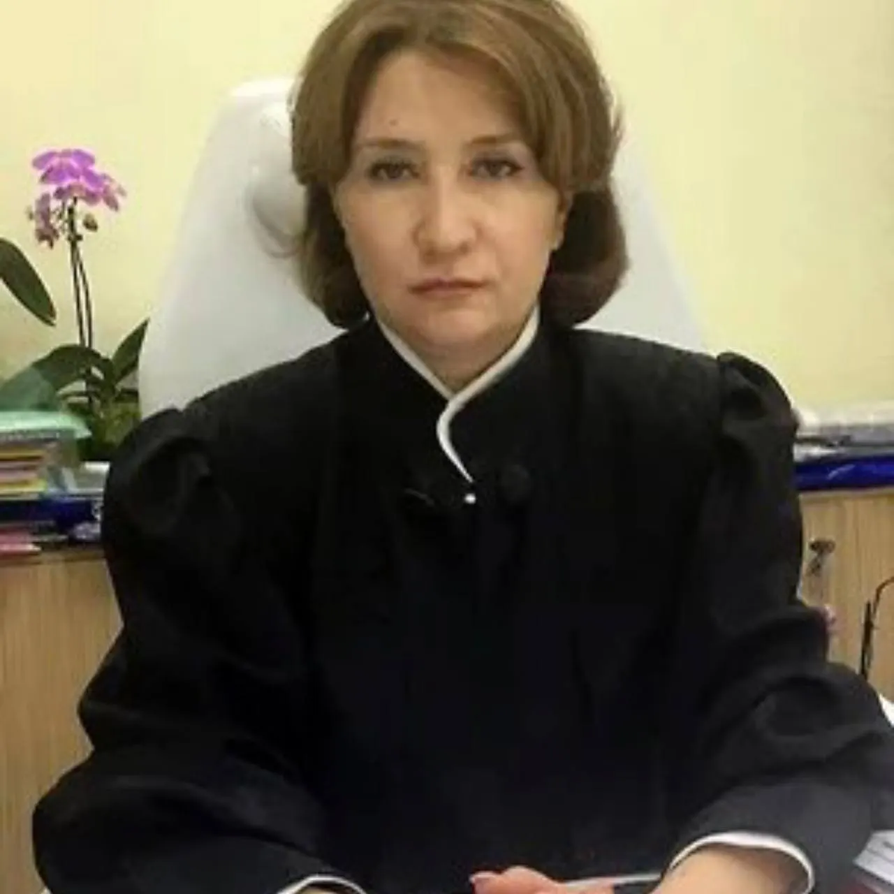 Октябрьский районный суд Краснодара возобновит рассмотрение иска о переводе в доход государства активов, связанных с бывшей судьёй Еленой Хахалевой: в дело добавили ещё пять ответчиков.