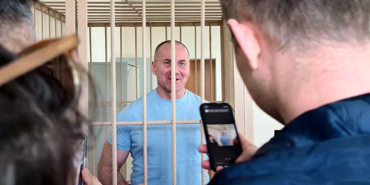 Бывший руководитель региональной «Корпорации развития» дал показания: по его словам, губернатор просил у китайского предпринимателя деньги для предвыборной кампании, а помощник прислал счёт для перечисления.