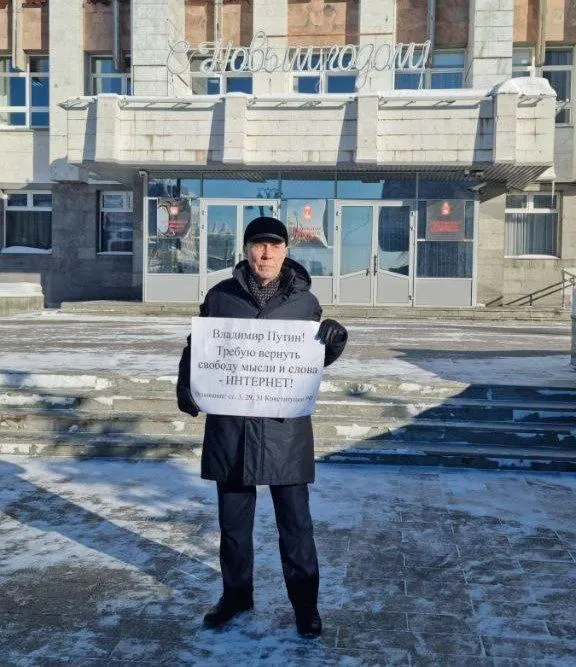 Краевой суд отменил постановление о штрафе в 2 000 рублей по статье о неповиновении полиции. По другому делу — о нарушении порядка митинга — жалоба отклонена, защита планирует кассацию.