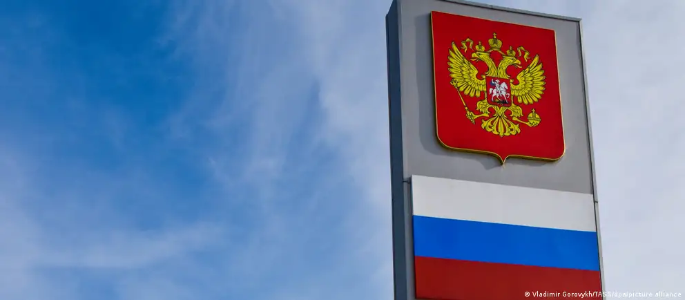 Обмен данными между пограничными службами двух стран делает Беларусь менее безопасным транзитным маршрутом: людям с повестками и в «невыездных» базах отказывают в посадке и пересечении границы.