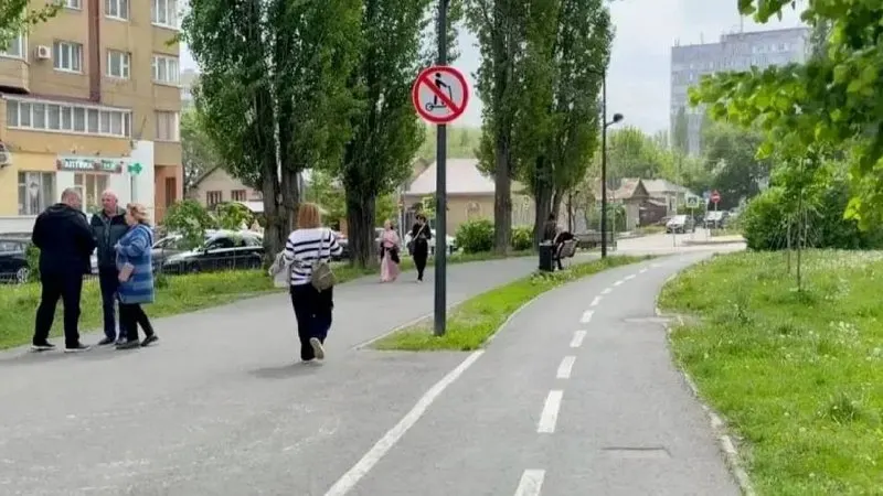 Глава города поручил проработать размещение самокатов на набережной Космонавтов и аллее на Рахова, отметив, что «хаотичных стоянок быть не должно». Планируется встреча с представителями бизнеса.
