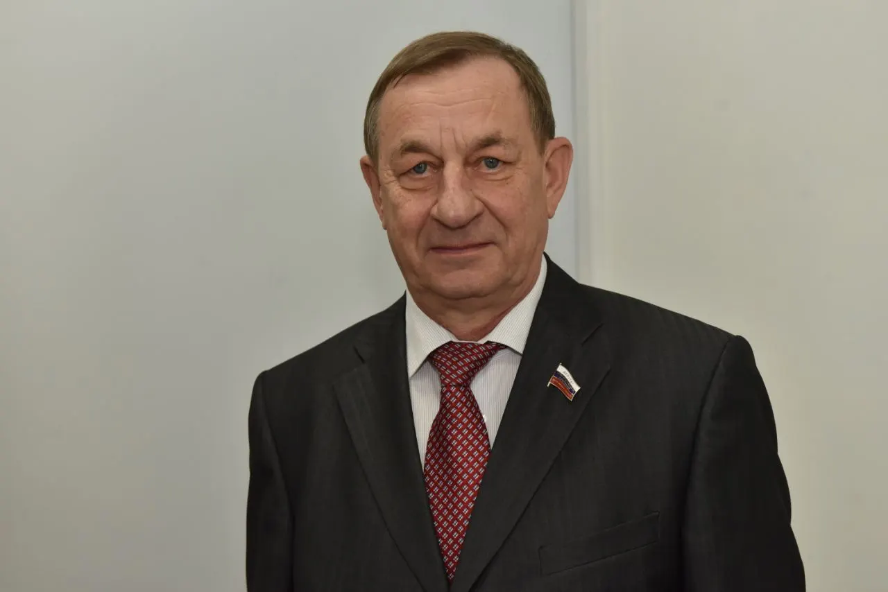 Михаил Ставровский подал заявление об освобождении от должности председателя Наблюдательного совета музейного объединения: он назвал выделение 35 млн рублей на памятник Бардину и Сталину нерациональным и неподходящим в нынешней ситуации.
