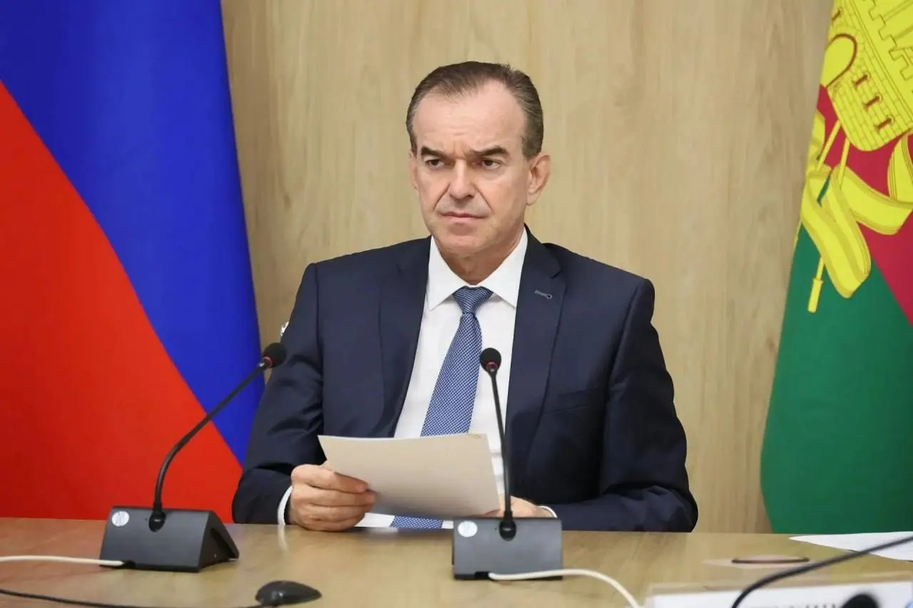 Губернатор Краснодарского края сообщил о ходе восстановительных работ на анапских пляжах: новых выбросов мазута не зафиксировано, проведены исследования песка, и он попросил исключать пляжи из «опасной зоны» после положительных заключений Роспотребнадзора.