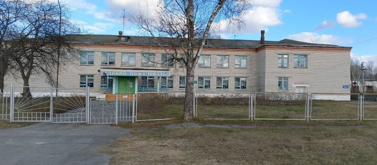 В деревне Герасимовка планируют закрыть начальную школу — в ней остаётся восемь учеников и два педагога. Жители опасаются, что это окончательно погубит село.