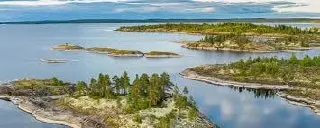 Коллектив нацпарка заявил о задержках выплат, авансах в несколько сотен рублей, нехватке оборудования, проблемах с патрулированием и отказах подрядчиков; работники требуют проверки руководства.