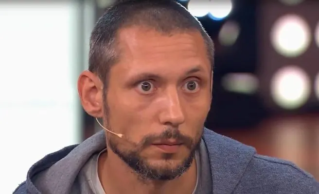 Мужчина из Омска рассказал, что поехал работать шеф‑поваром в камбоджийское казино, где, по его словам, оказался в неволе. Ему удалось сбежать через джунгли, его нашли местные жители и передали полиции.
